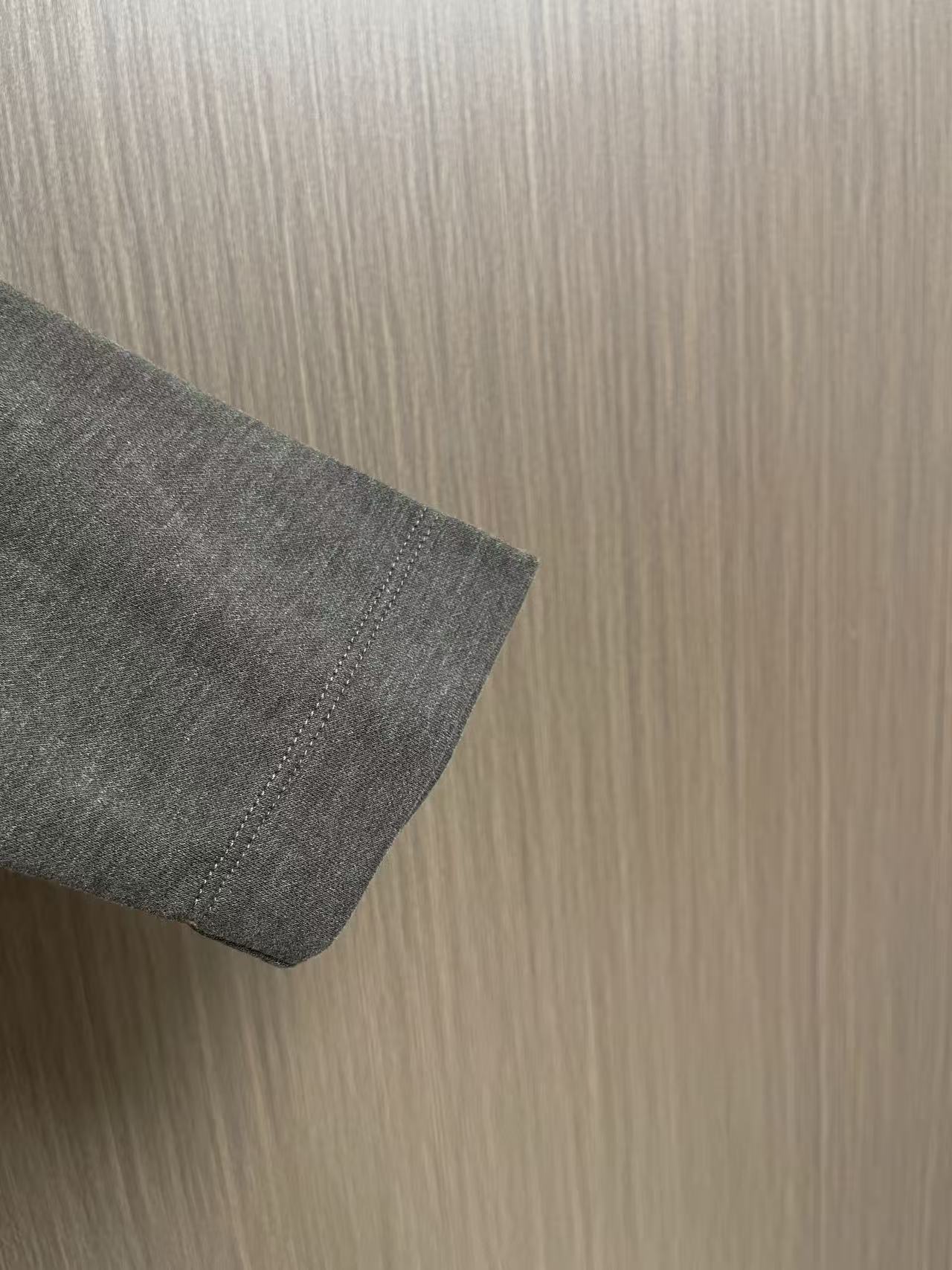 Loro piana LoroPiana 2026ss夏装新品长袖T恤，进口顶极精梳棉面料，极为亲肤舒适 摸上去非常的细