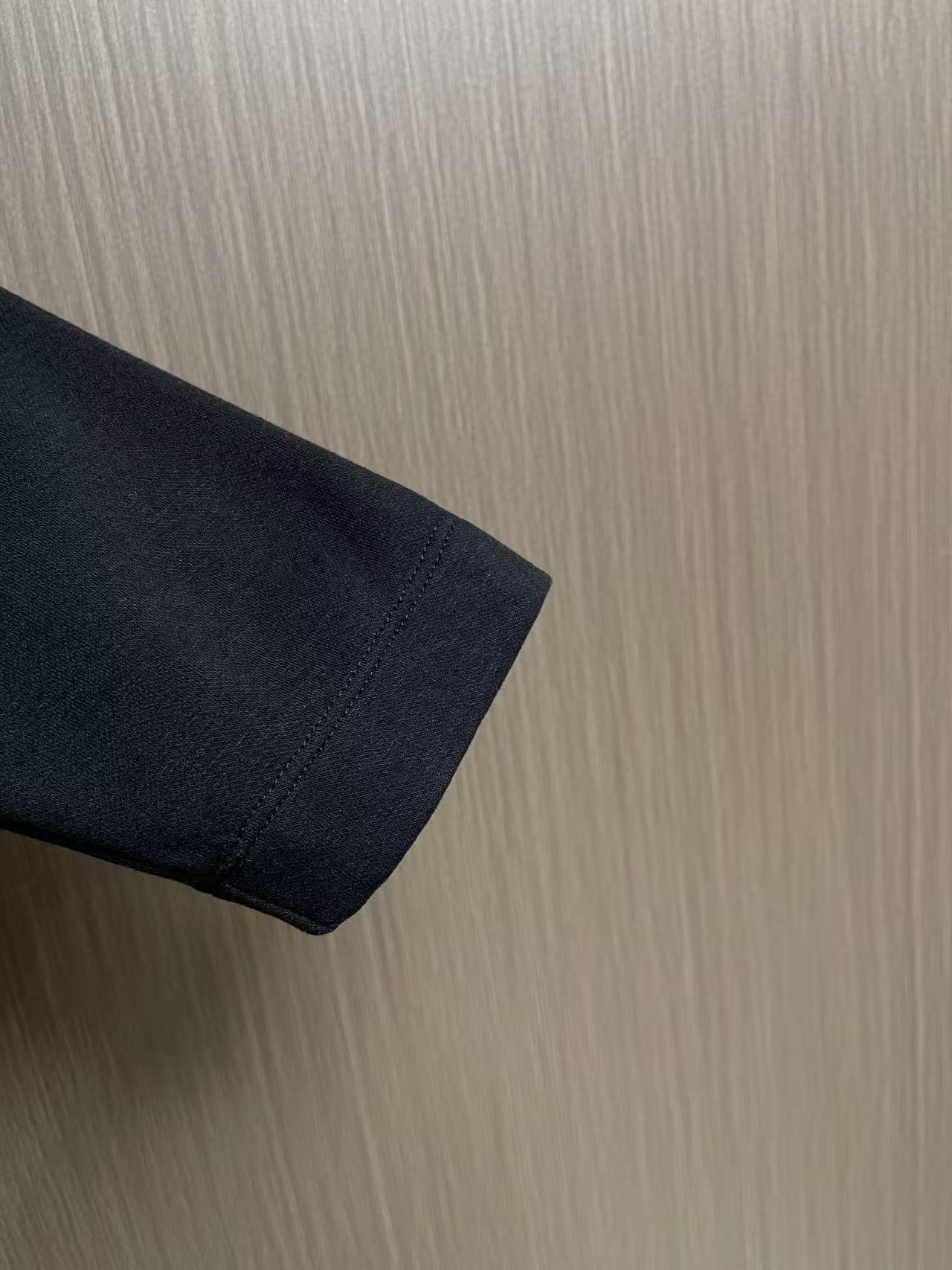 Loro piana LoroPiana 2026ss夏装新品长袖T恤，进口顶极精梳棉面料，极为亲肤舒适 摸上去非常的细