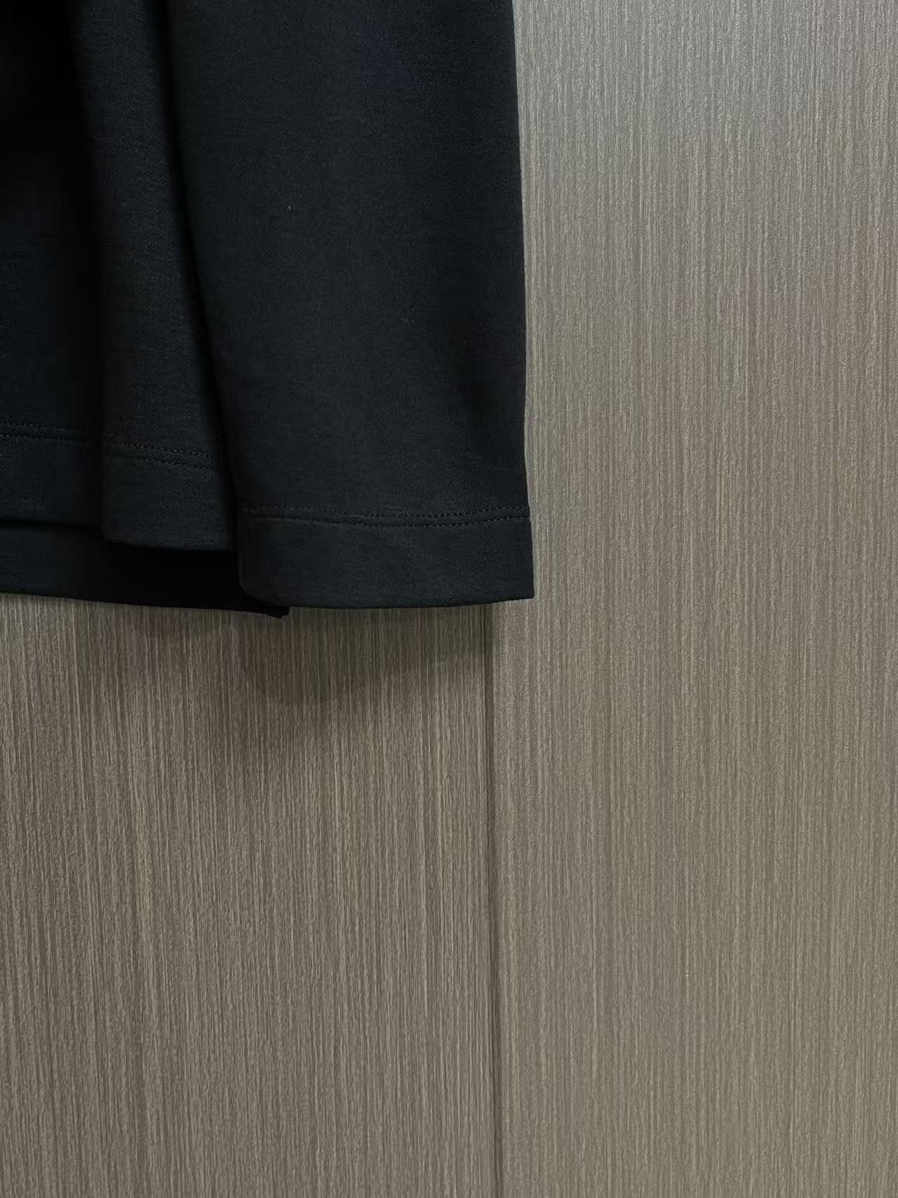 Loro piana LoroPiana 2026ss夏装新品长袖T恤，进口顶极精梳棉面料，极为亲肤舒适 摸上去非常的细