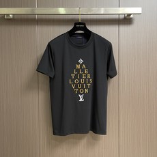 LV 经典刺绣短袖T恤,简约奢感,低调中尽显高级品味。甄选99%精梳棉面料,软糯亲肤、垂感挺括,上身透气不闷汗,日常久穿 LV 经典刺绣短袖T恤,简约奢感,低调中尽显高级品味。甄选99%精梳棉面料,软糯亲肤、垂感挺括,上身透气不闷汗,日常久穿