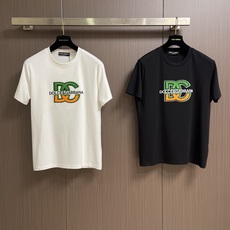 DG DOLCE GABBANA 杜嘉班纳2026SS春夏短袖T恤,定制纯棉面料,胸前品牌字母logo刺绣,休闲出街首选 DG DOLCE GABBANA 杜嘉班纳2026SS春夏短袖T恤,定制纯棉面料,胸前品牌字母logo刺绣,休闲出街首选
