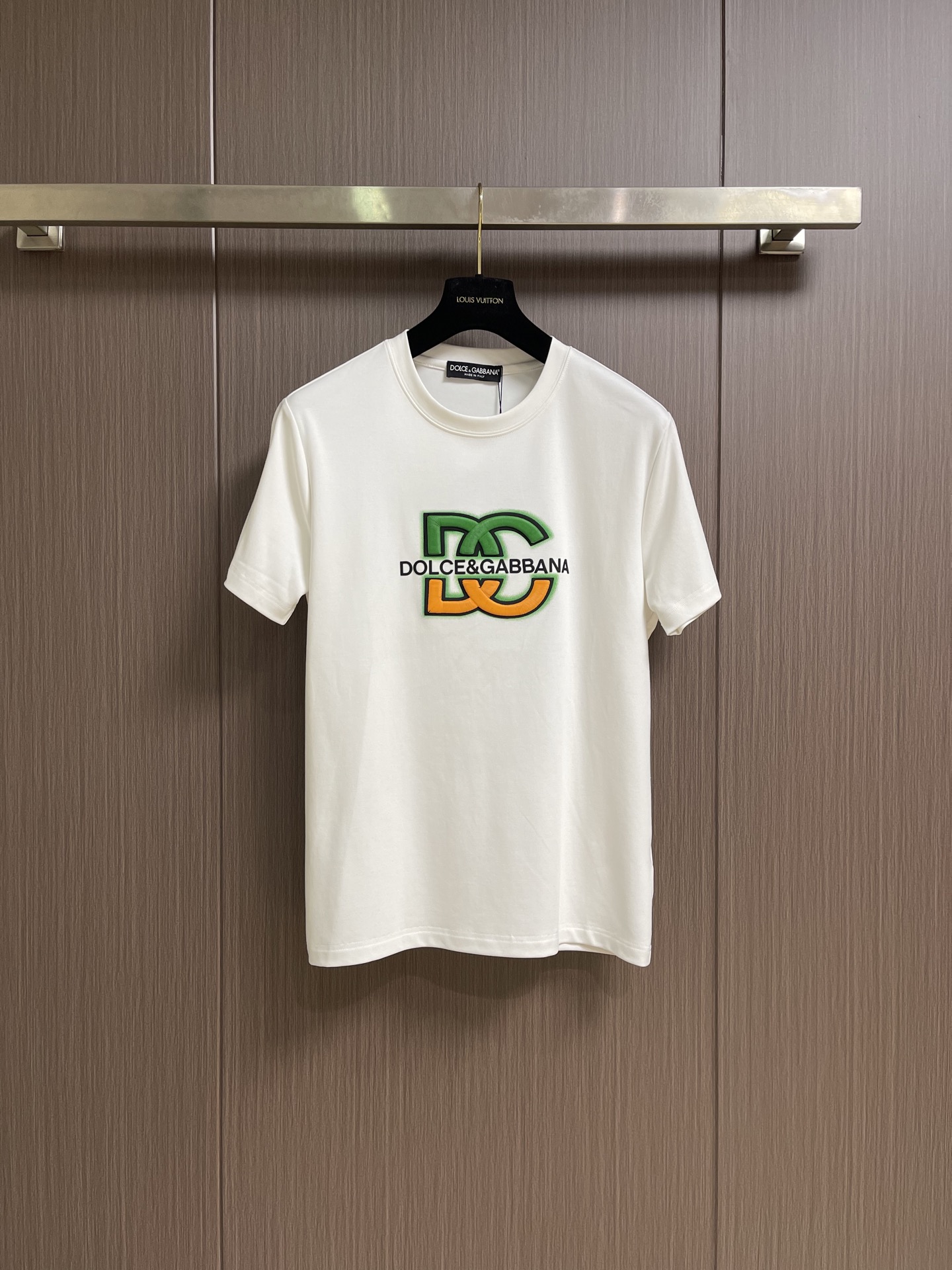 DG DOLCE GABBANA 杜嘉班纳2026SS春夏短袖T恤，定制纯棉面料，胸前品牌字母logo刺绣，休闲出街首选