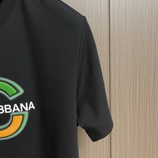 DG DOLCE GABBANA 杜嘉班纳2026SS春夏短袖T恤,定制纯棉面料,胸前品牌字母logo刺绣,休闲出街首选 DG DOLCE GABBANA 杜嘉班纳2026SS春夏短袖T恤,定制纯棉面料,胸前品牌字母logo刺绣,休闲出街首选