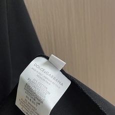 DG DOLCE GABBANA 杜嘉班纳2026SS春夏短袖T恤,定制纯棉面料,胸前品牌字母logo刺绣,休闲出街首选 DG DOLCE GABBANA 杜嘉班纳2026SS春夏短袖T恤,定制纯棉面料,胸前品牌字母logo刺绣,休闲出街首选