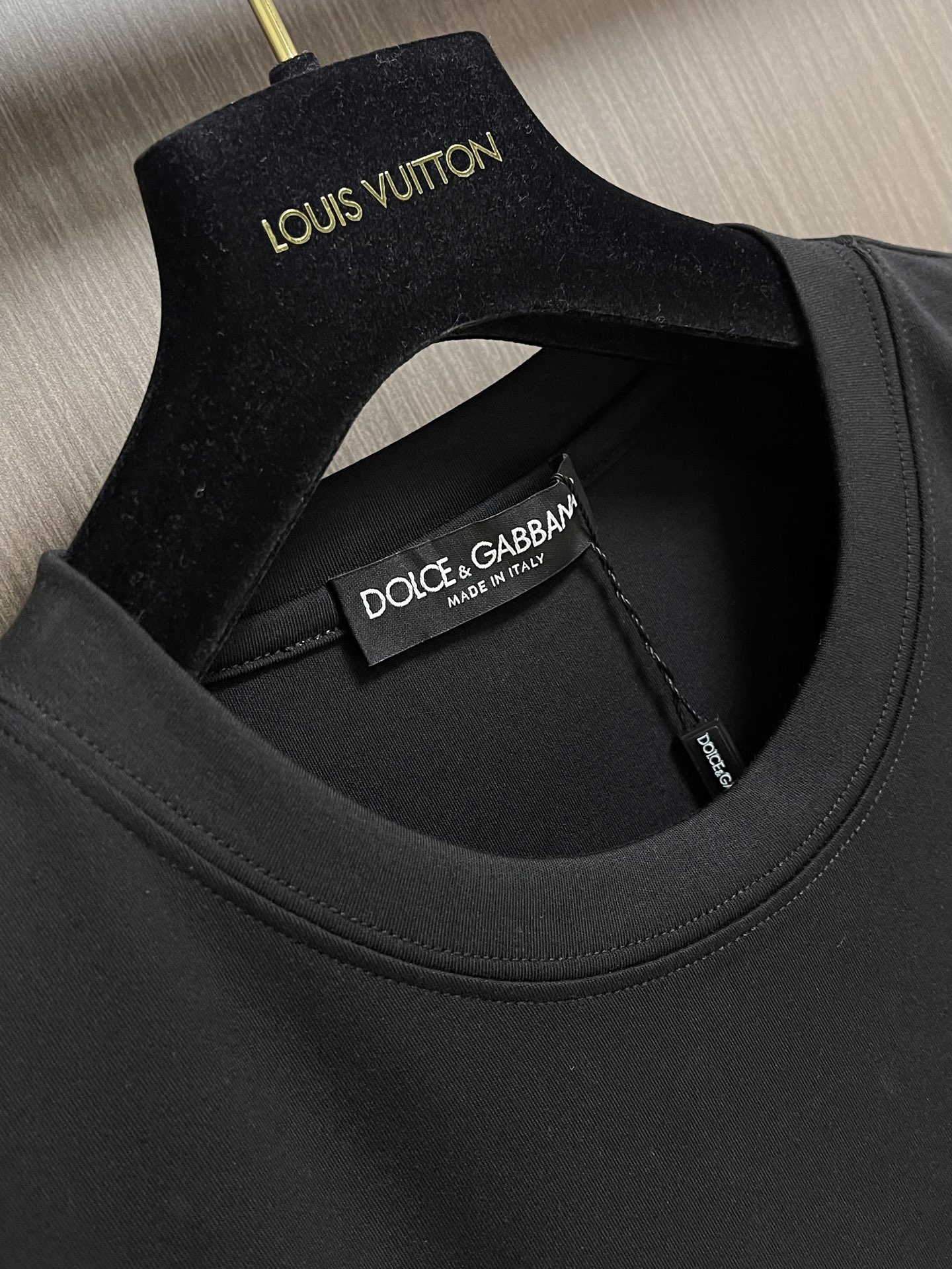 DG DOLCE GABBANA 杜嘉班纳2026SS春夏短袖T恤,定制纯棉面料,胸前品牌字母logo刺绣,休闲出街首选 DG DOLCE GABBANA 杜嘉班纳2026SS春夏短袖T恤,定制纯棉面料,胸前品牌字母logo刺绣,休闲出街首选