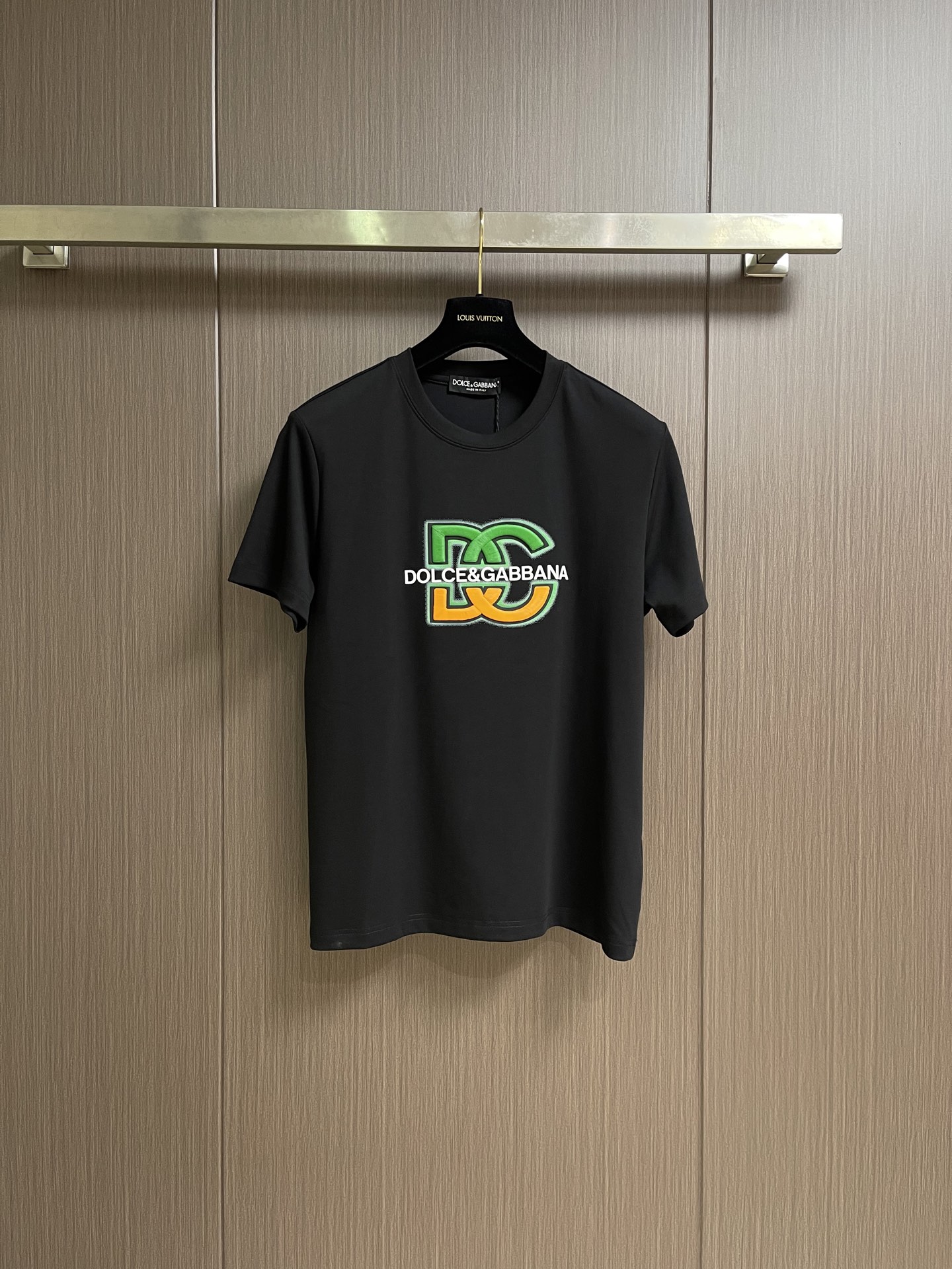 DG DOLCE GABBANA 杜嘉班纳2026SS春夏短袖T恤，定制纯棉面料，胸前品牌字母logo刺绣，休闲出街首选