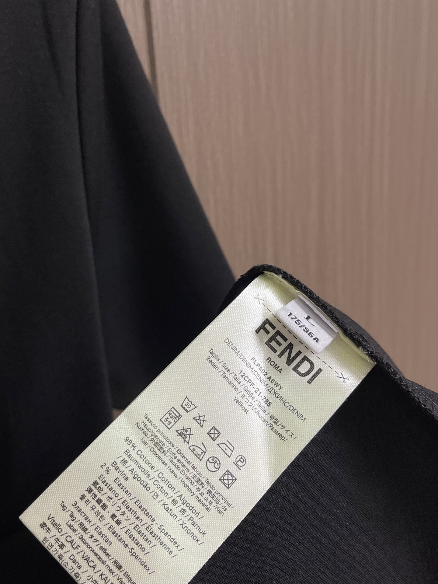 Fendi 2026ss早春新款字母logo刺绣短袖T恤,轻奢主义,男女日常通勤穿搭必备单品,320克100%纯棉双纱汗 Fendi 2026ss早春新款字母logo刺绣短袖T恤,轻奢主义,男女日常通勤穿搭必备单品,320克100%纯棉双纱汗