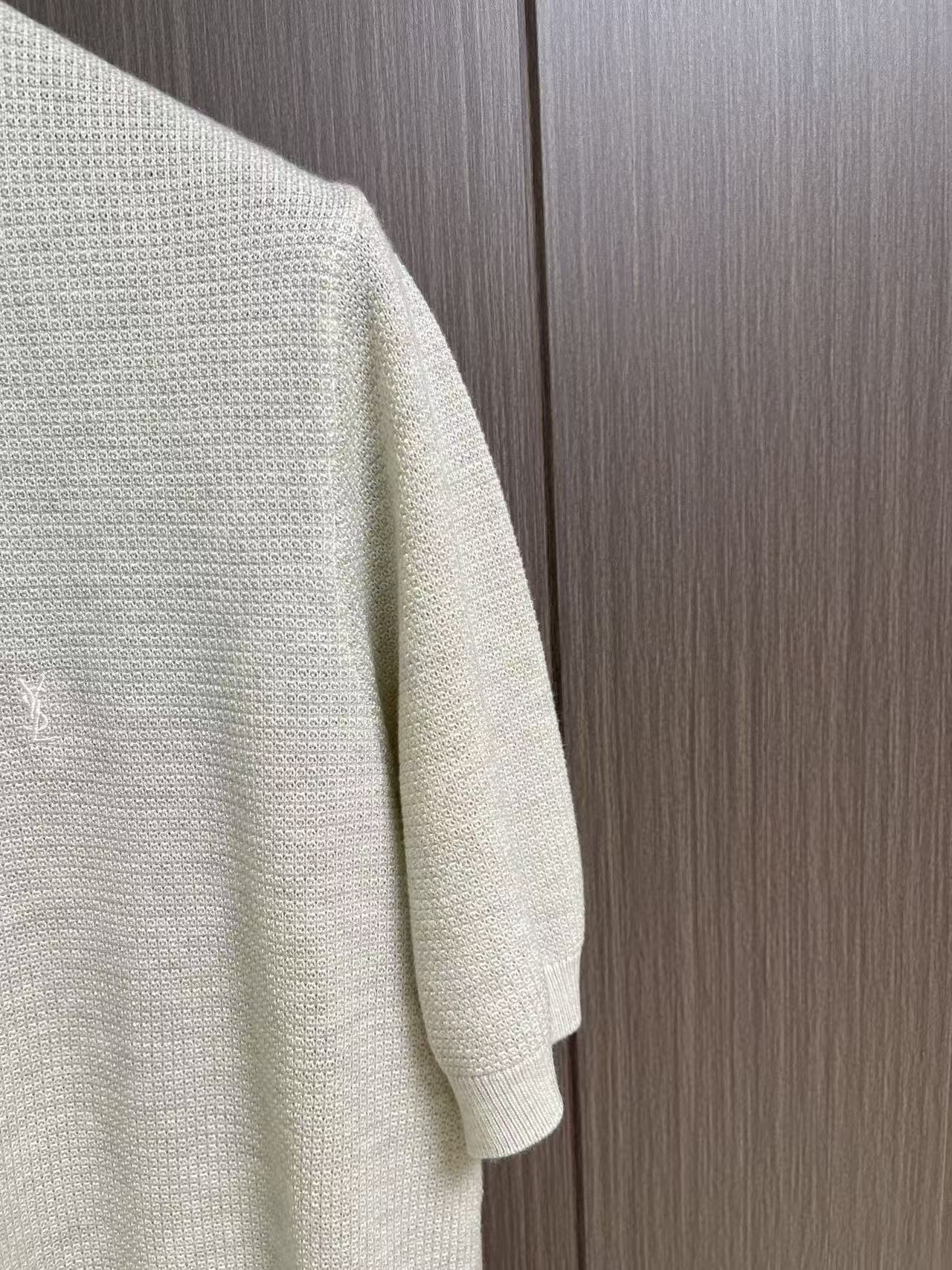 YSL 2026ss早秋新款羊毛羊绒针织短袖，精梳棉质纱线针织纺棉布面料制作，掂起来手感份量十足，上身也比普通T更加有质