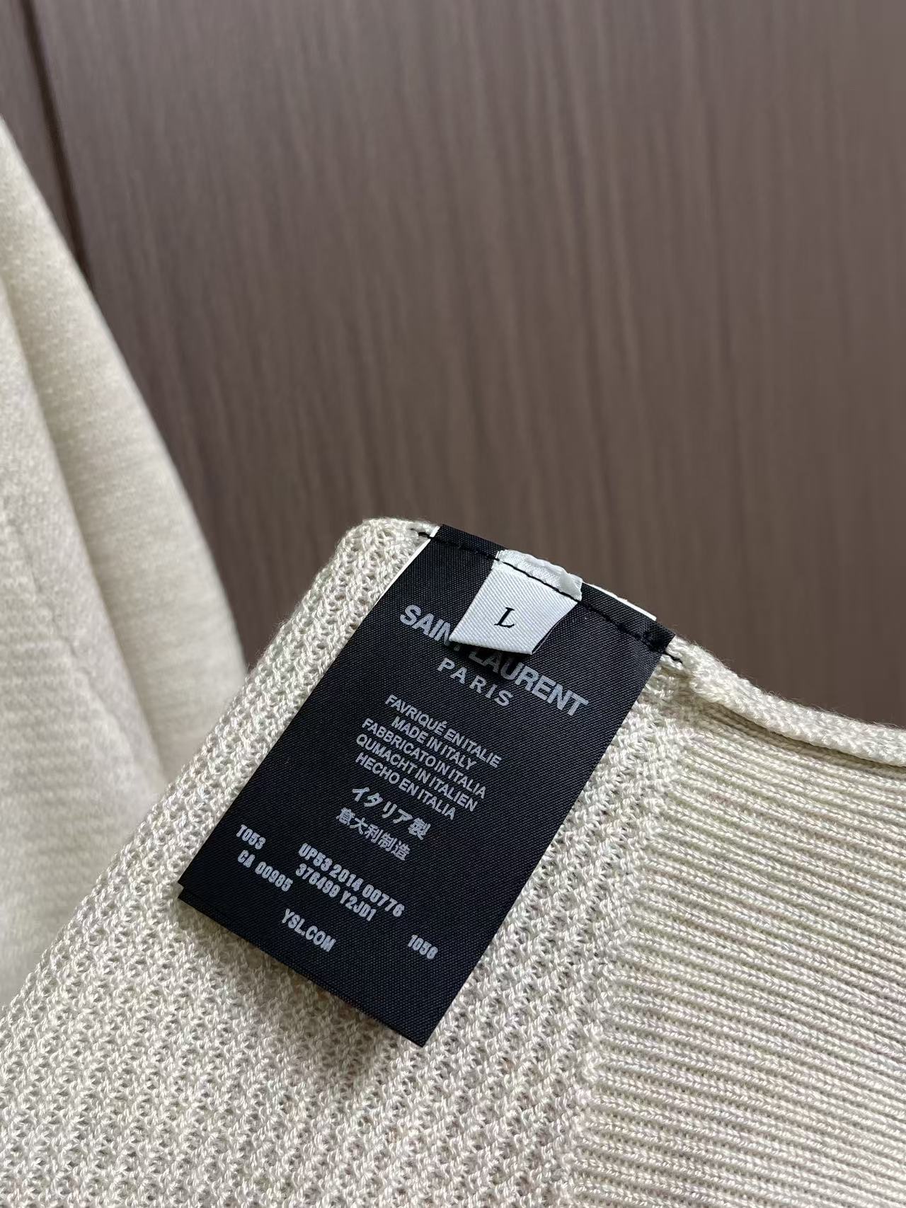 YSL 2026ss早秋新款羊毛羊绒针织短袖，精梳棉质纱线针织纺棉布面料制作，掂起来手感份量十足，上身也比普通T更加有质