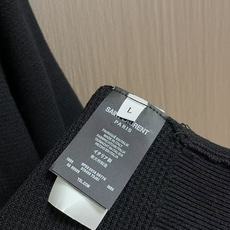 YSL 2026ss早秋新款羊毛羊绒针织短袖,精梳棉质纱线针织纺棉布面料制作,掂起来手感份量十足,上身也比普通T更加有质 YSL 2026ss早秋新款羊毛羊绒针织短袖,精梳棉质纱线针织纺棉布面料制作,掂起来手感份量十足,上身也比普通T更加有质