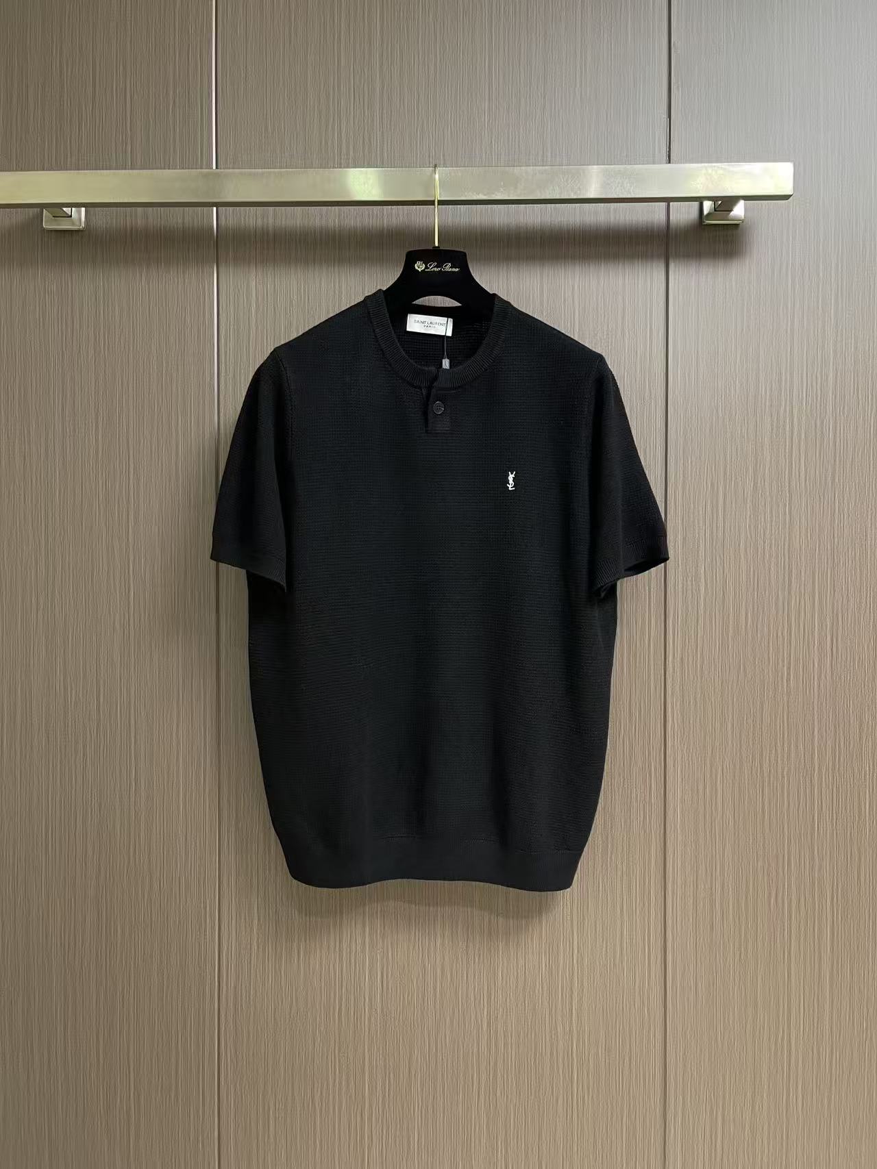 YSL 2026ss早秋新款羊毛羊绒针织短袖，精梳棉质纱线针织纺棉布面料制作，掂起来手感份量十足，上身也比普通T更加有质
