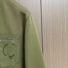 Hermes 2026ss秋季新款 拼皮点缀口袋套头圆领卫衣!没有过多的装饰 简奢风的设计 口袋点缀 细节上采用拼皮结合 Hermes 2026ss秋季新款 拼皮点缀口袋套头圆领卫衣!没有过多的装饰 简奢风的设计 口袋点缀 细节上采用拼皮结合