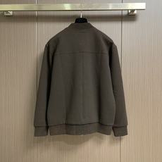 Hermes 男士休闲棒球服夹克外套 简约的设计 内外撞色 拉链点缀撞色 随意就能搭配出松弛感 合体的剪裁 两侧插袋 标 Hermes 男士休闲棒球服夹克外套 简约的设计 内外撞色 拉链点缀撞色 随意就能搭配出松弛感 合体的剪裁 两侧插袋 标