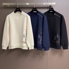 Hermes 马蹄标志刺绣套头圆领卫衣 Maillons en Boucle Aero”图案刺绣设计搭配肩膀拉链,经典而 Hermes 马蹄标志刺绣套头圆领卫衣 Maillons en Boucle Aero”图案刺绣设计搭配肩膀拉链,经典而