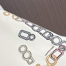 Hermes 马蹄标志刺绣套头圆领卫衣 Maillons en Boucle Aero”图案刺绣设计搭配肩膀拉链,经典而 Hermes 马蹄标志刺绣套头圆领卫衣 Maillons en Boucle Aero”图案刺绣设计搭配肩膀拉链,经典而
