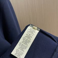 Hermes 马蹄标志刺绣套头圆领卫衣 Maillons en Boucle Aero”图案刺绣设计搭配肩膀拉链,经典而 Hermes 马蹄标志刺绣套头圆领卫衣 Maillons en Boucle Aero”图案刺绣设计搭配肩膀拉链,经典而