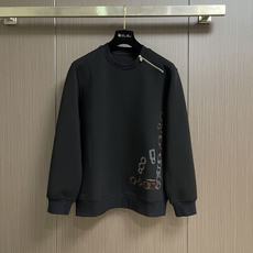 Hermes 马蹄标志刺绣套头圆领卫衣 Maillons en Boucle Aero”图案刺绣设计搭配肩膀拉链,经典而 Hermes 马蹄标志刺绣套头圆领卫衣 Maillons en Boucle Aero”图案刺绣设计搭配肩膀拉链,经典而