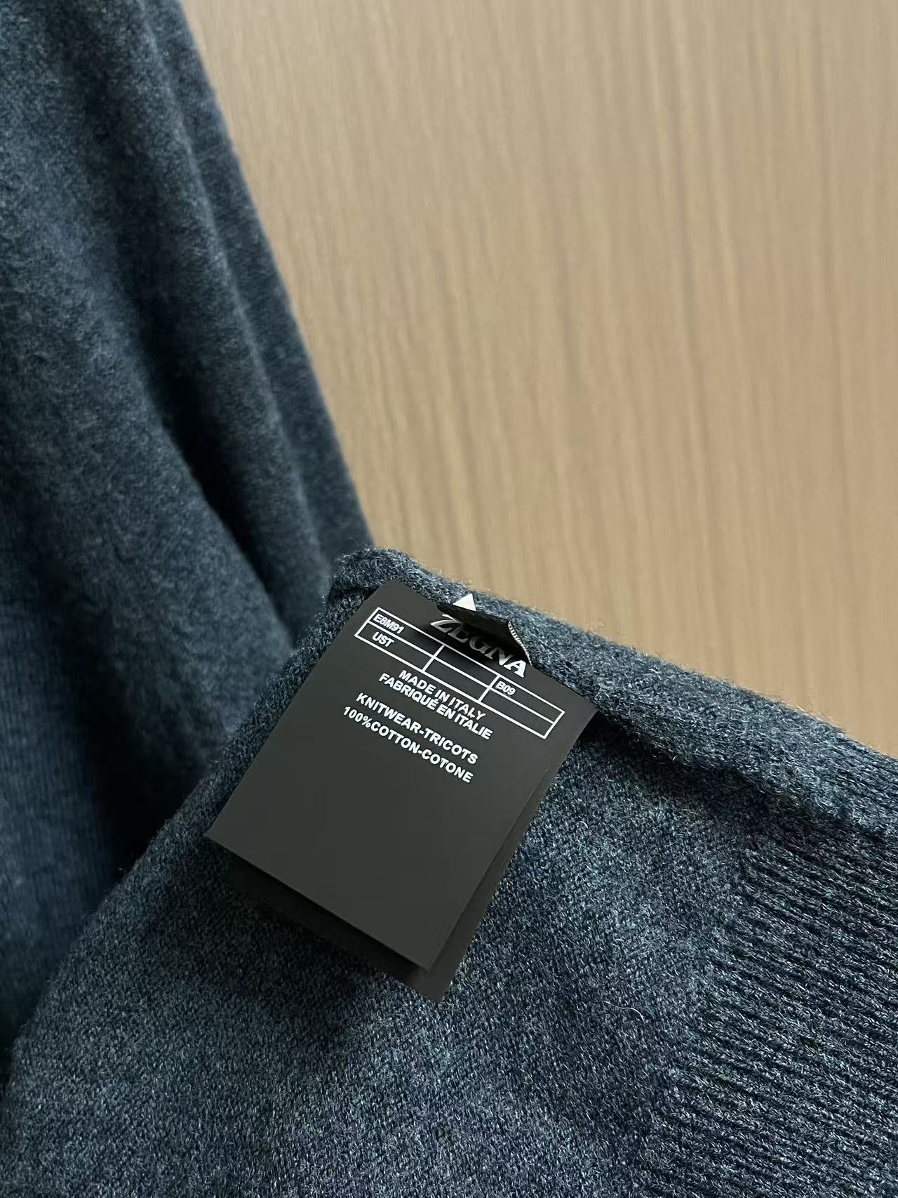 Zegna 老钱风男士Polo针织上衣，触感软糯温润，100%绵羊毛 上身轻盈保暖，透气不闷，自带高级柔和光泽。经典Po
