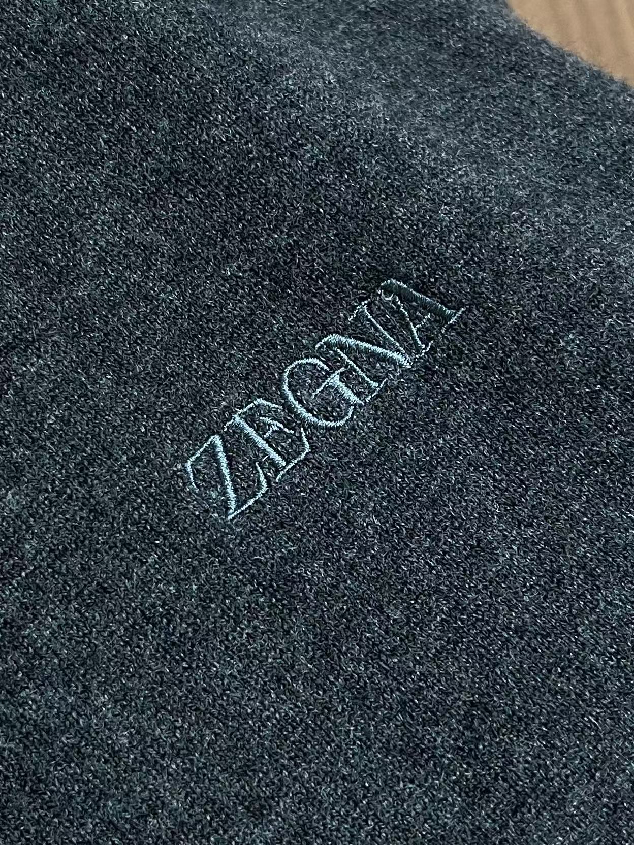 Zegna 老钱风男士Polo针织上衣，触感软糯温润，100%绵羊毛 上身轻盈保暖，透气不闷，自带高级柔和光泽。经典Po