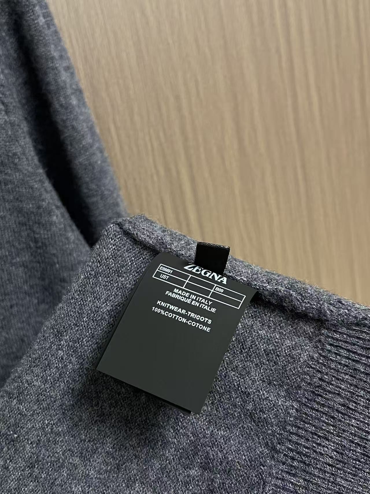 Zegna 老钱风男士Polo针织上衣，触感软糯温润，100%绵羊毛 上身轻盈保暖，透气不闷，自带高级柔和光泽。经典Po