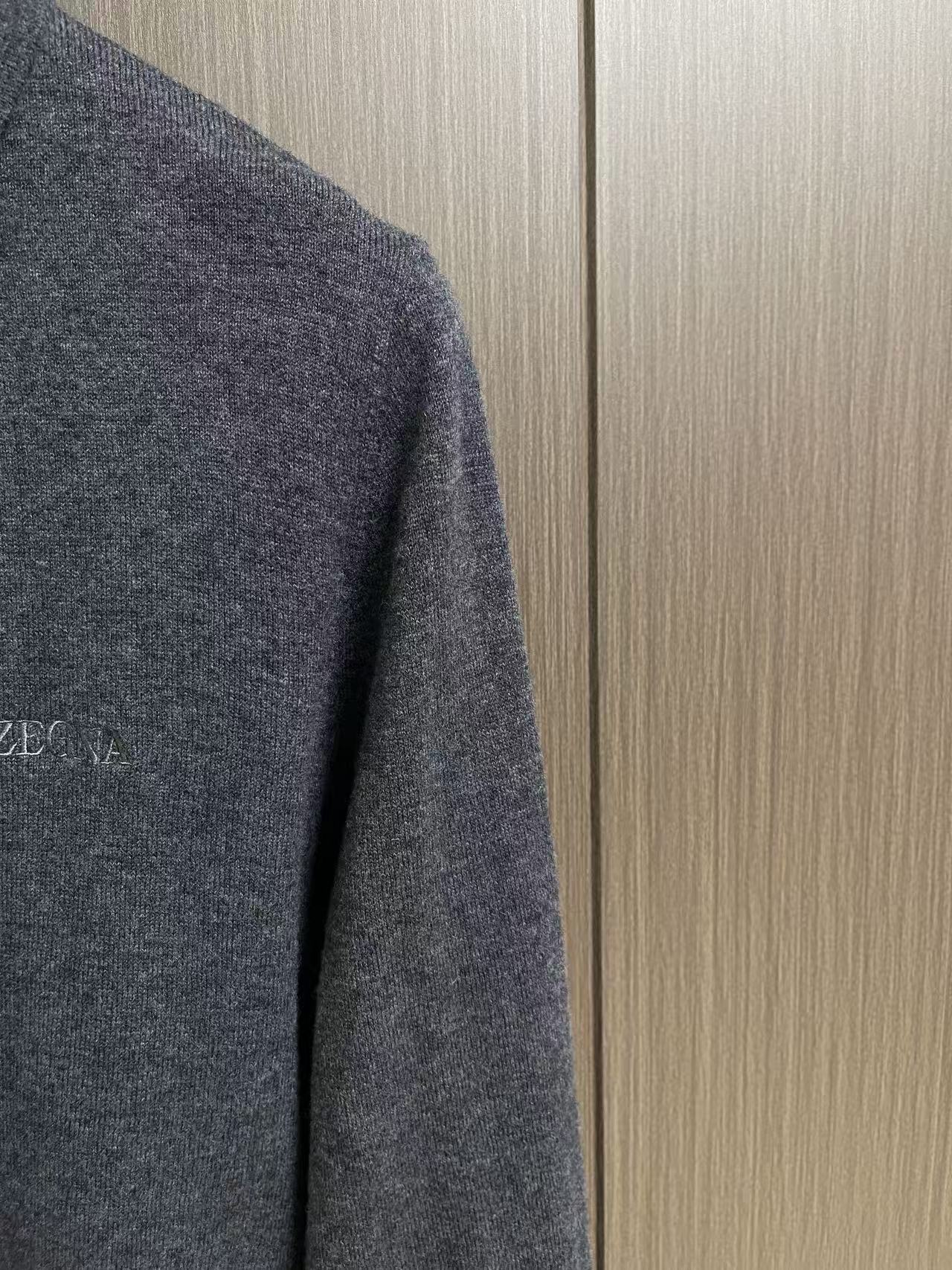 Zegna 老钱风男士Polo针织上衣，触感软糯温润，100%绵羊毛 上身轻盈保暖，透气不闷，自带高级柔和光泽。经典Po
