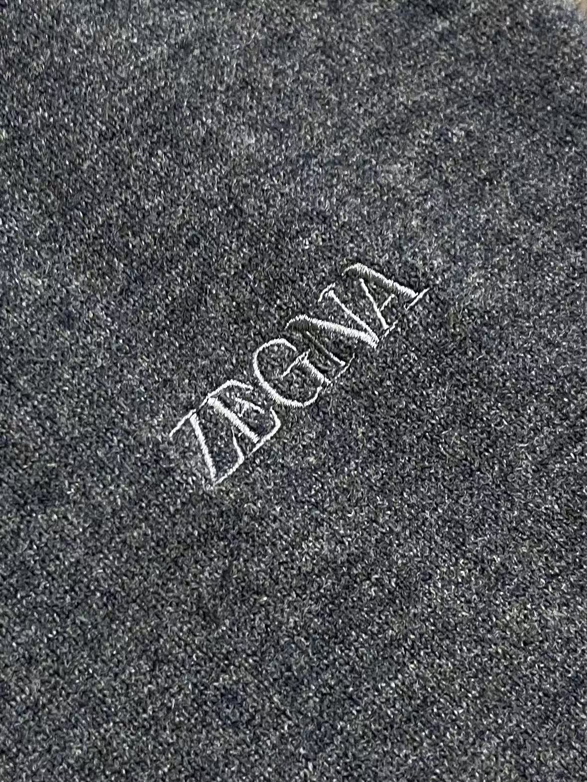 Zegna 老钱风男士Polo针织上衣，触感软糯温润，100%绵羊毛 上身轻盈保暖，透气不闷，自带高级柔和光泽。经典Po