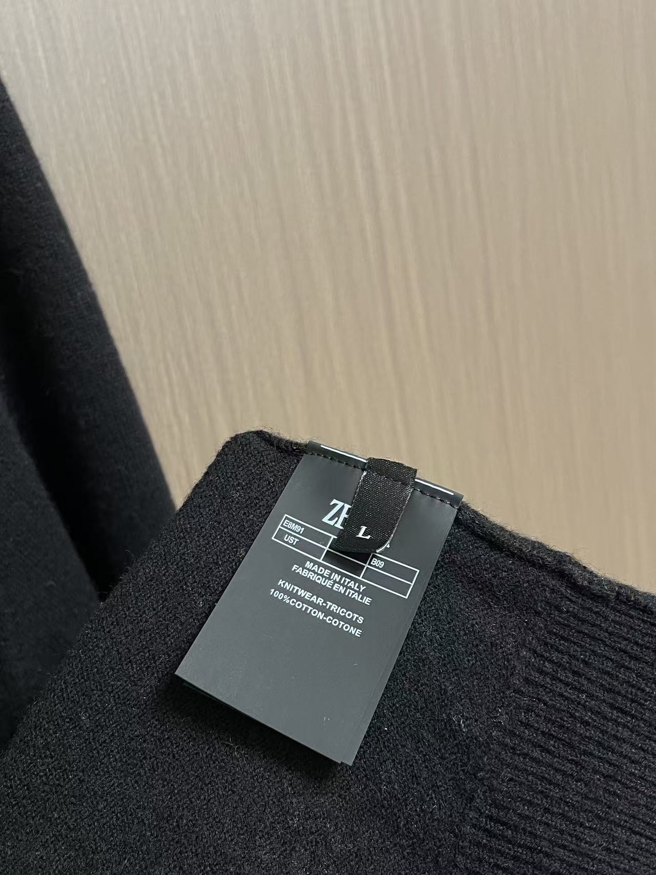 Zegna 老钱风男士Polo针织上衣，触感软糯温润，100%绵羊毛 上身轻盈保暖，透气不闷，自带高级柔和光泽。经典Po