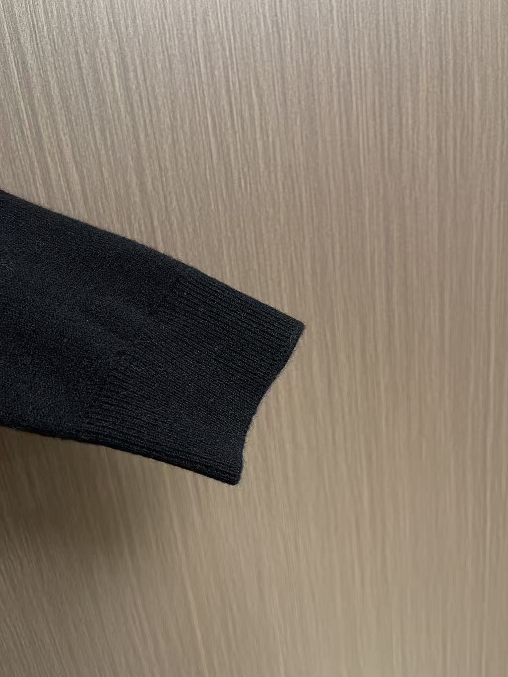 Zegna 老钱风男士Polo针织上衣，触感软糯温润，100%绵羊毛 上身轻盈保暖，透气不闷，自带高级柔和光泽。经典Po