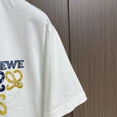 loewe 炫彩涂鸦印花短袖T恤,街头艺术与舒适的碰撞,这件短袖,把街头涂鸦艺术搬进日常穿搭!紧密针织棉面料,亲肤又有质 loewe 炫彩涂鸦印花短袖T恤,街头艺术与舒适的碰撞,这件短袖,把街头涂鸦艺术搬进日常穿搭!紧密针织棉面料,亲肤又有质