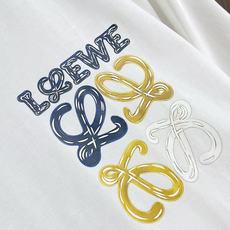 loewe 炫彩涂鸦印花短袖T恤,街头艺术与舒适的碰撞,这件短袖,把街头涂鸦艺术搬进日常穿搭!紧密针织棉面料,亲肤又有质 loewe 炫彩涂鸦印花短袖T恤,街头艺术与舒适的碰撞,这件短袖,把街头涂鸦艺术搬进日常穿搭!紧密针织棉面料,亲肤又有质