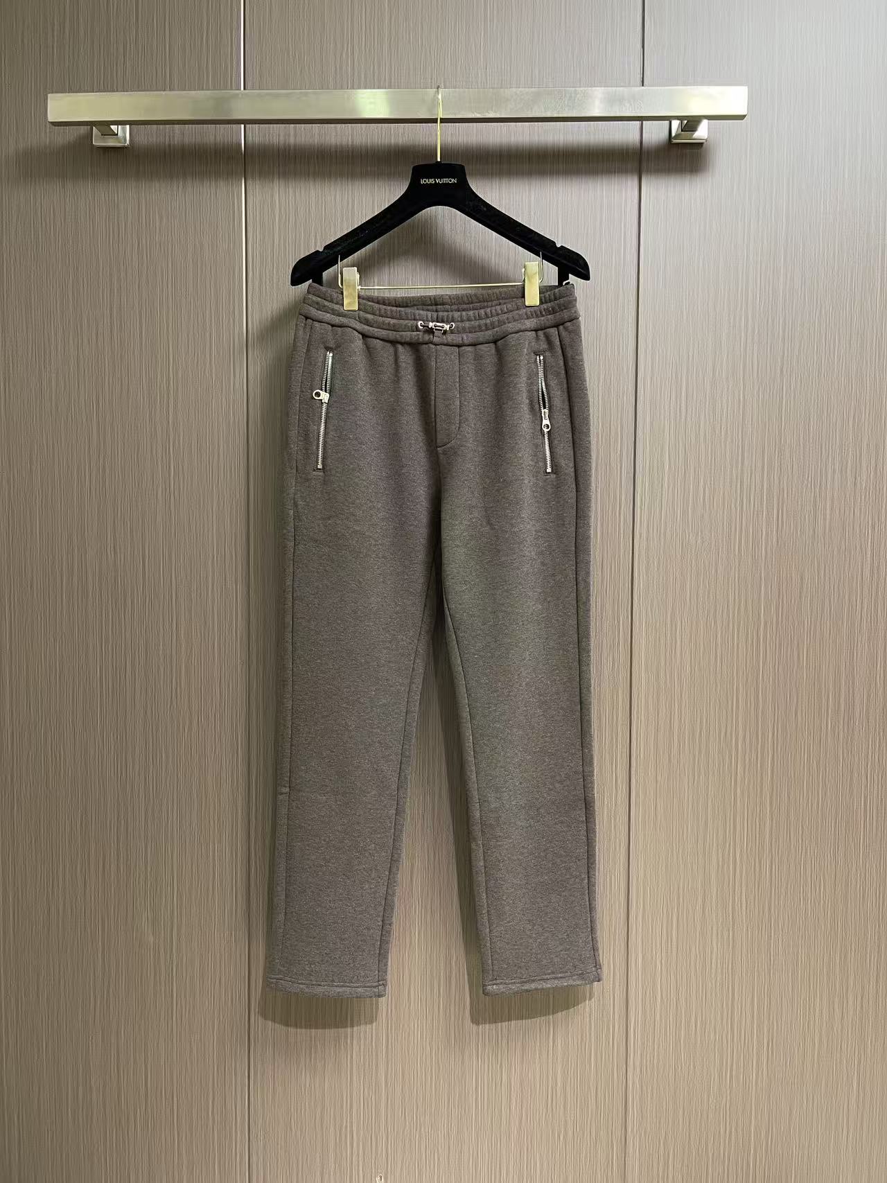 Loro Piana loroPiana  2026FW秋季新款直筒卫裤休闲裤，定制混纺面料软糯舒集高级感度于一体，裤型