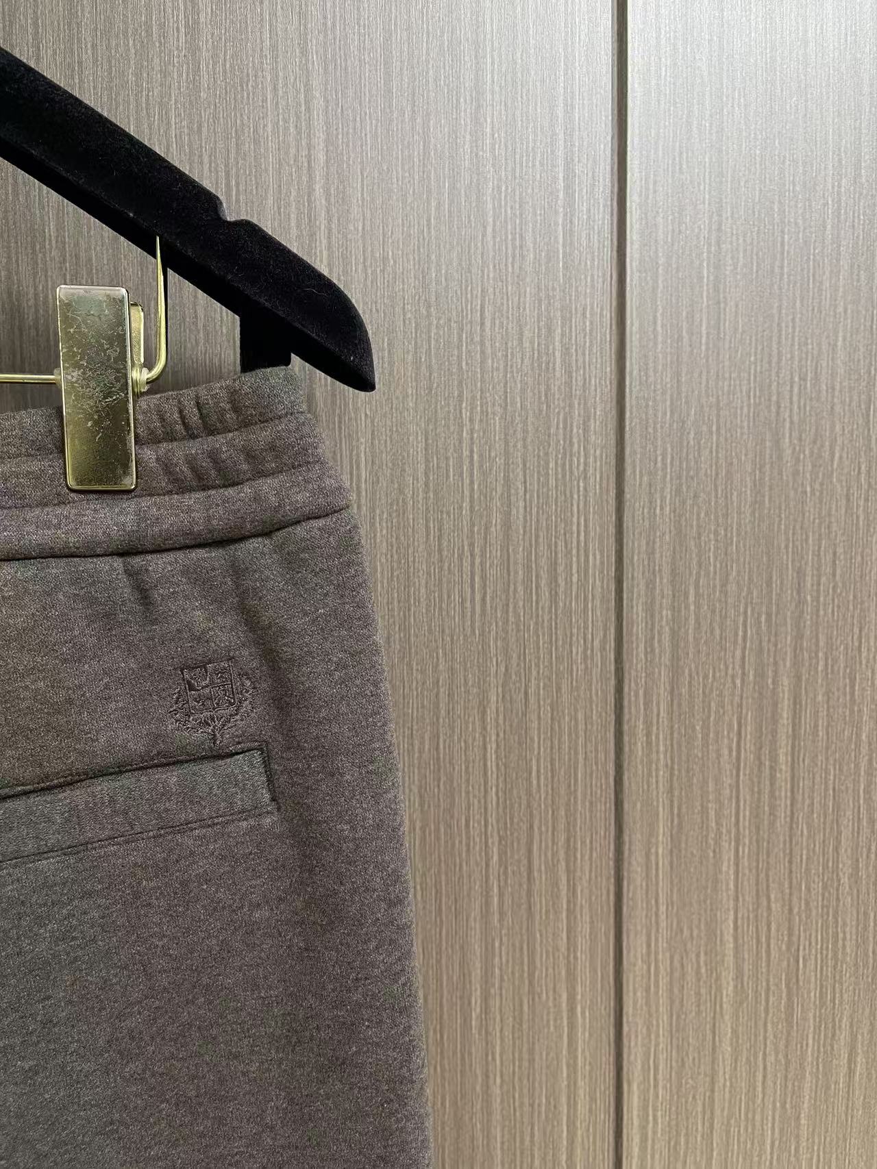 Loro Piana loroPiana  2026FW秋季新款直筒卫裤休闲裤，定制混纺面料软糯舒集高级感度于一体，裤型