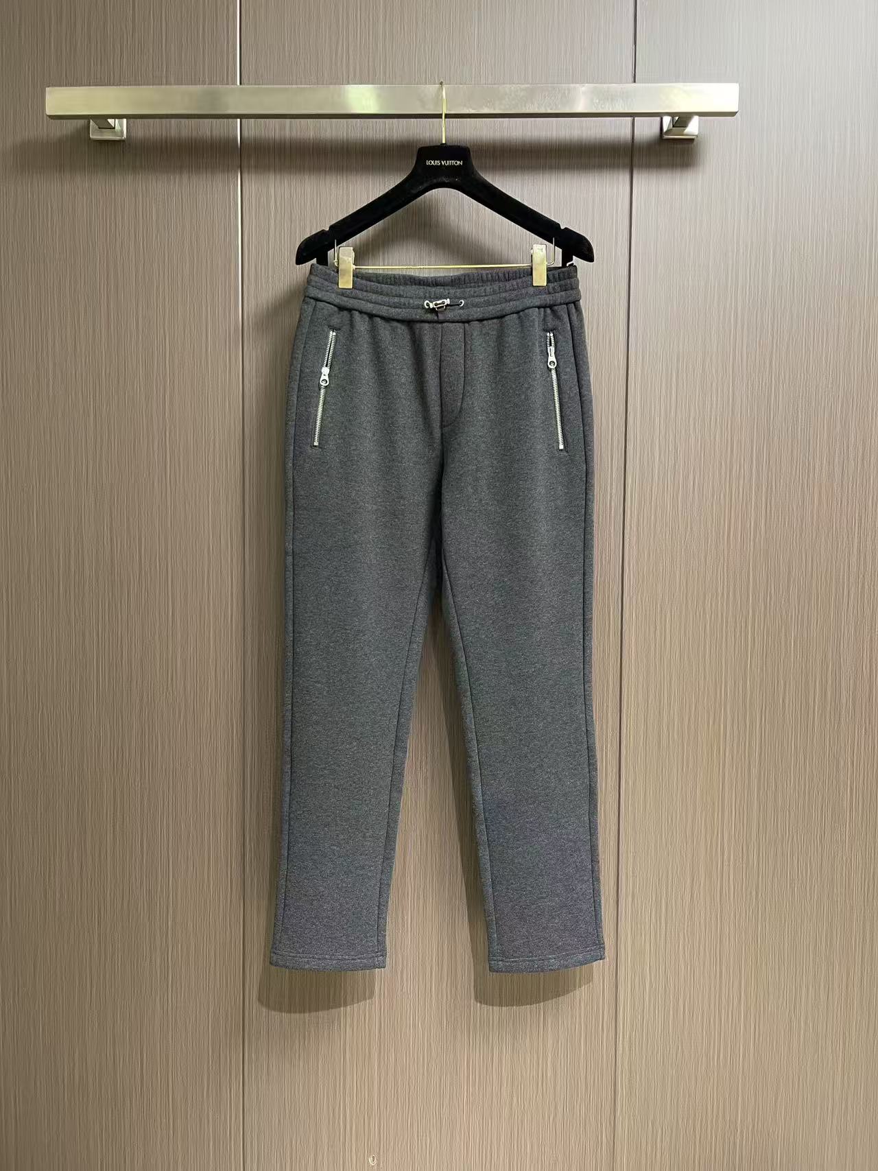 Loro Piana loroPiana  2026FW秋季新款直筒卫裤休闲裤，定制混纺面料软糯舒集高级感度于一体，裤型