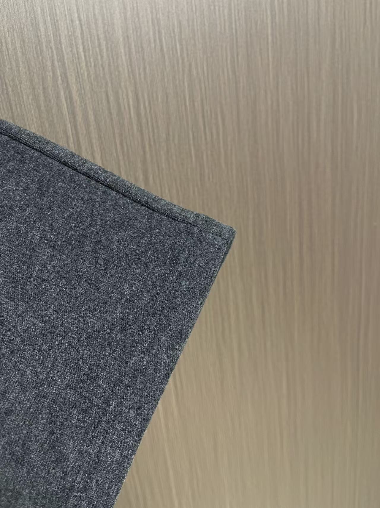 Loro Piana loroPiana  2026FW秋季新款直筒卫裤休闲裤，定制混纺面料软糯舒集高级感度于一体，裤型