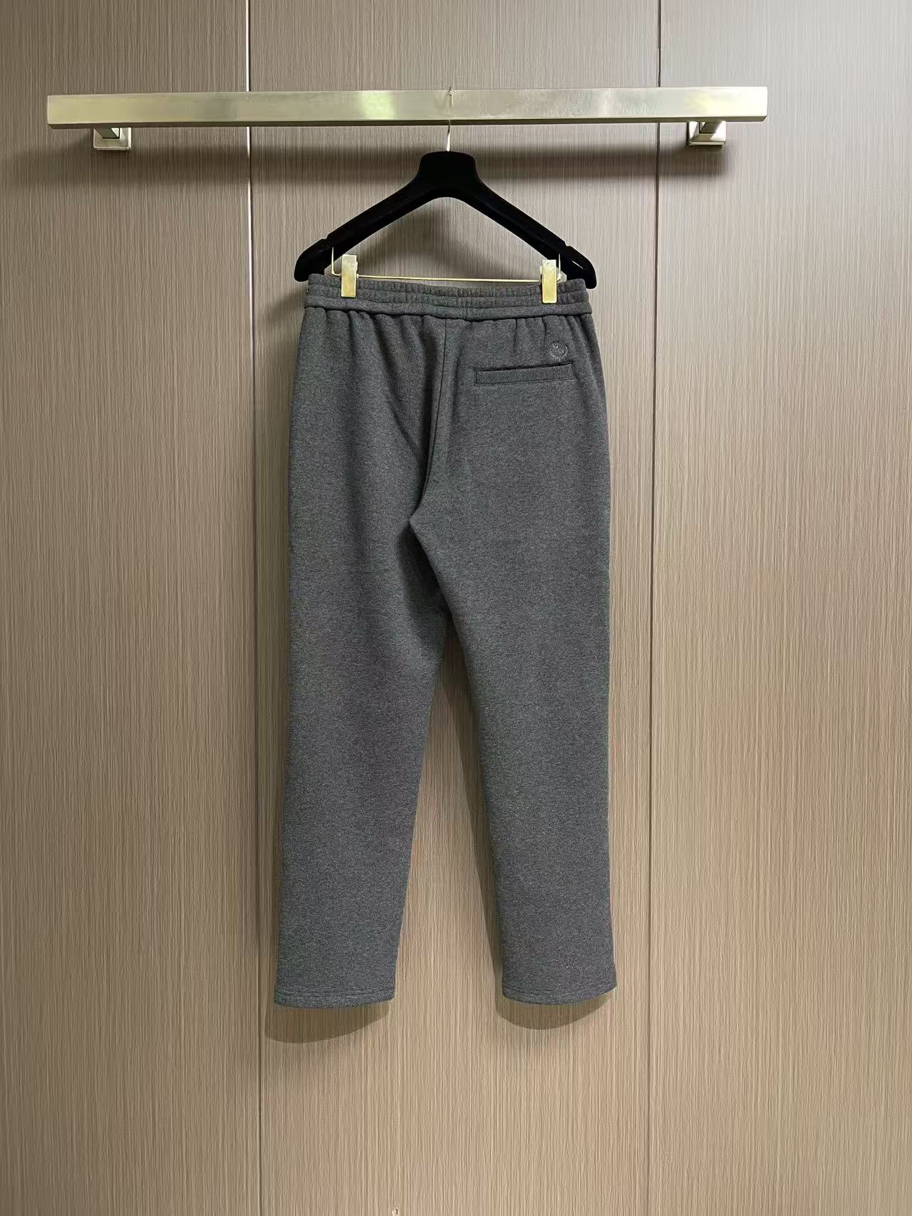 Loro Piana loroPiana  2026FW秋季新款直筒卫裤休闲裤，定制混纺面料软糯舒集高级感度于一体，裤型