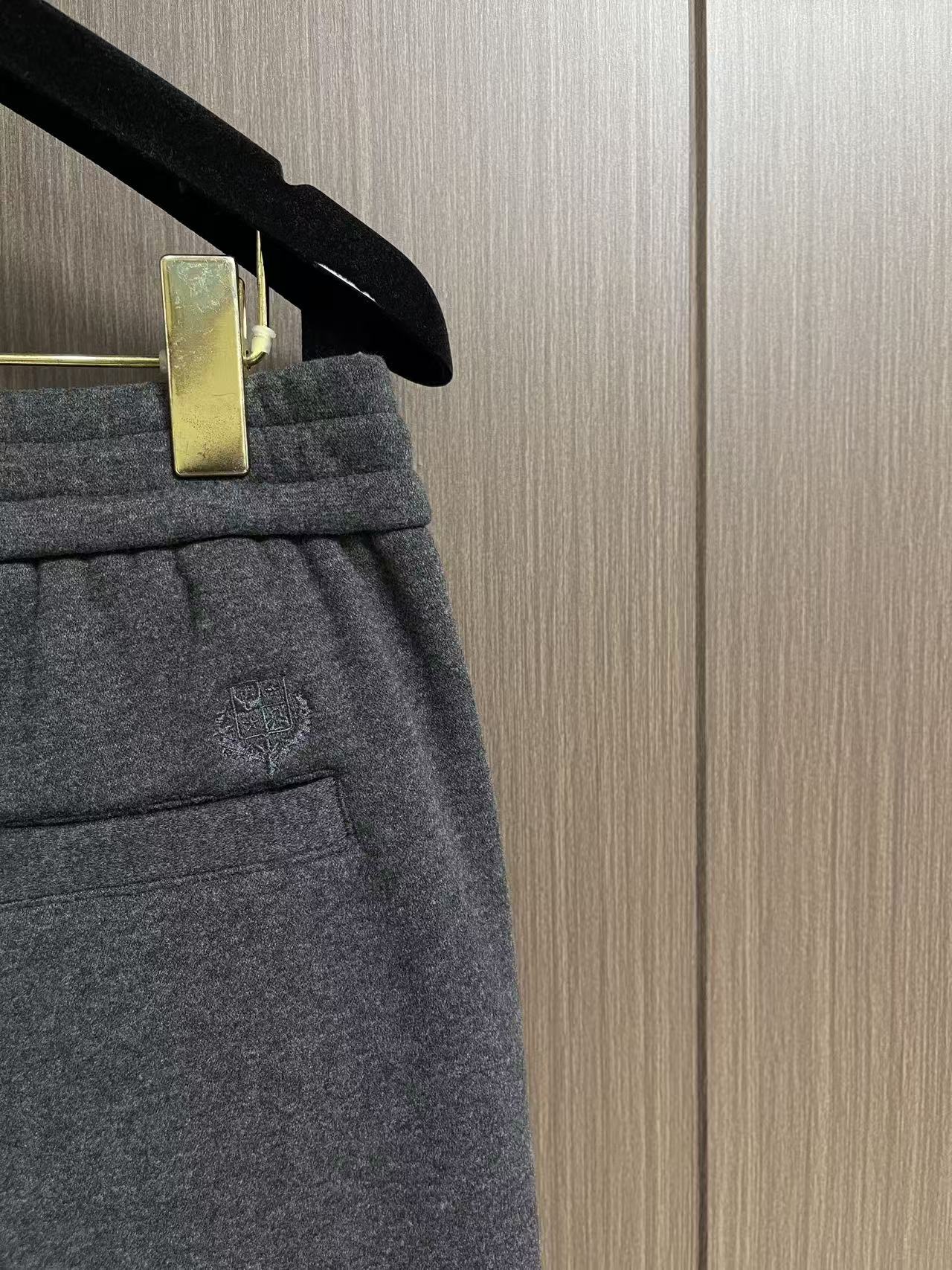 Loro Piana loroPiana  2026FW秋季新款直筒卫裤休闲裤，定制混纺面料软糯舒集高级感度于一体，裤型