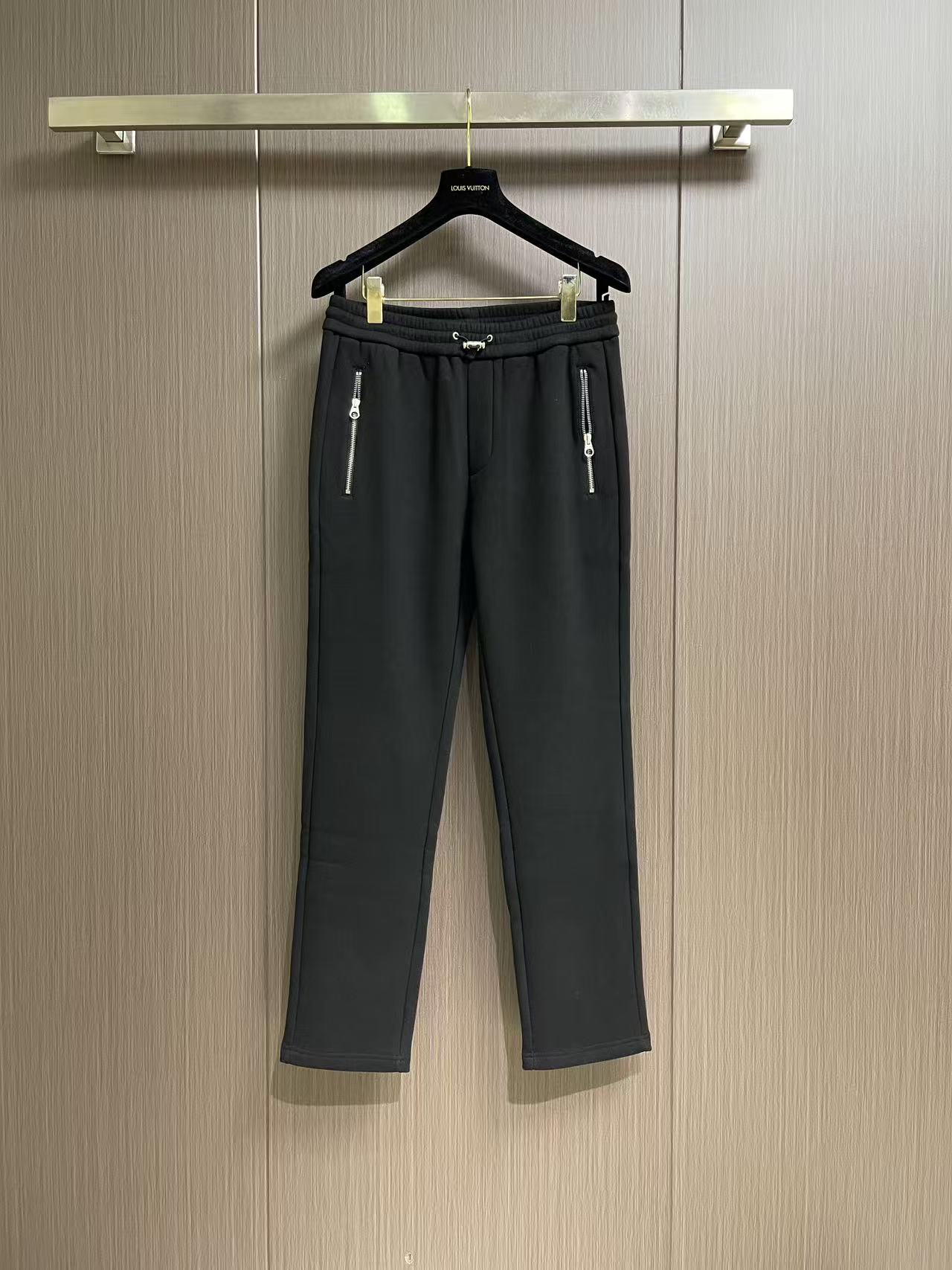 Loro Piana loroPiana  2026FW秋季新款直筒卫裤休闲裤，定制混纺面料软糯舒集高级感度于一体，裤型