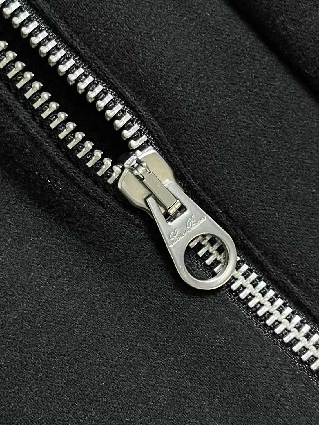 Loro Piana loroPiana  2026FW秋季新款直筒卫裤休闲裤，定制混纺面料软糯舒集高级感度于一体，裤型