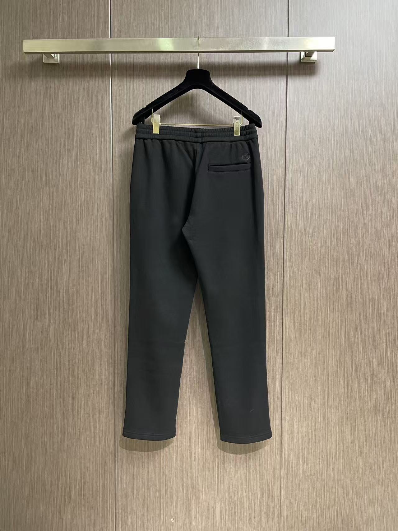 Loro Piana loroPiana  2026FW秋季新款直筒卫裤休闲裤，定制混纺面料软糯舒集高级感度于一体，裤型
