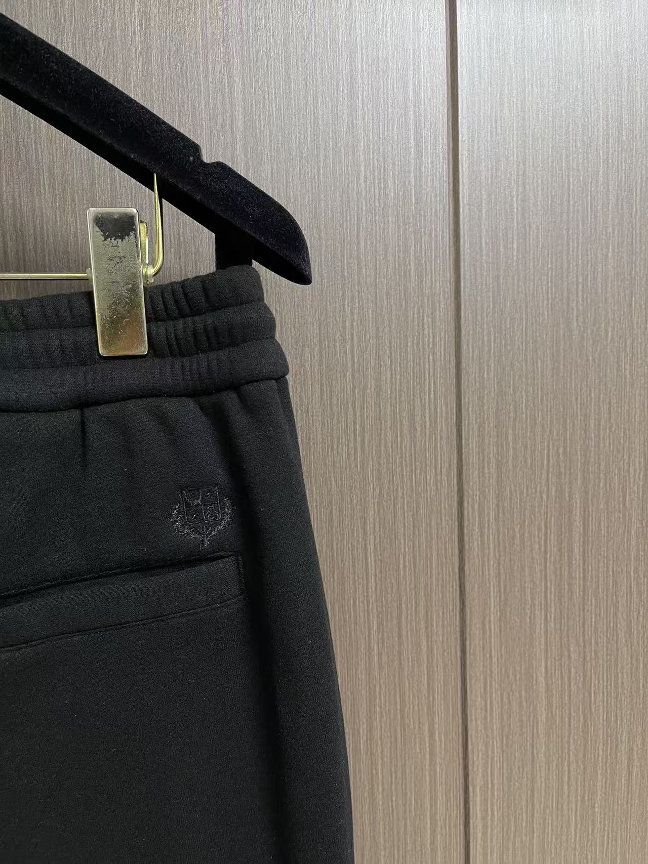Loro Piana loroPiana  2026FW秋季新款直筒卫裤休闲裤，定制混纺面料软糯舒集高级感度于一体，裤型