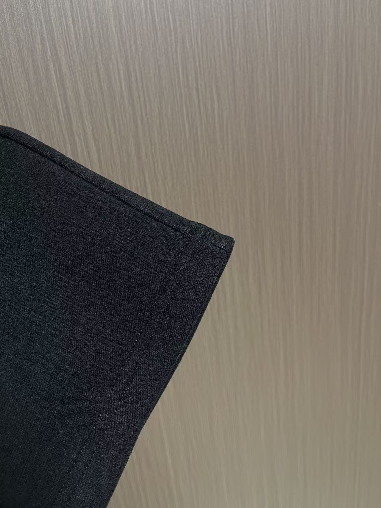 Loro Piana loroPiana  2026FW秋季新款直筒卫裤休闲裤，定制混纺面料软糯舒集高级感度于一体，裤型