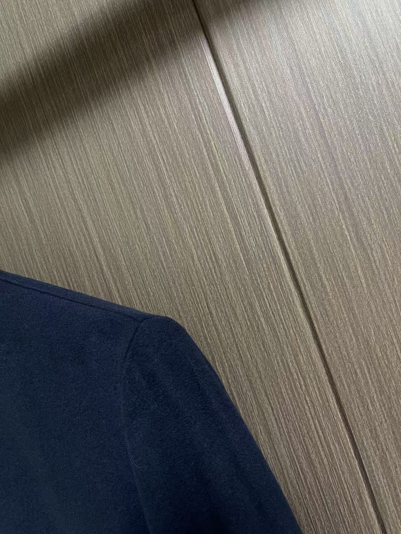Moncler 2026ss 早秋系列拼接长袖T恤！全新进口珠地双丝光面料 手感舒适透气，立体剪裁上身效果极佳，型男必备