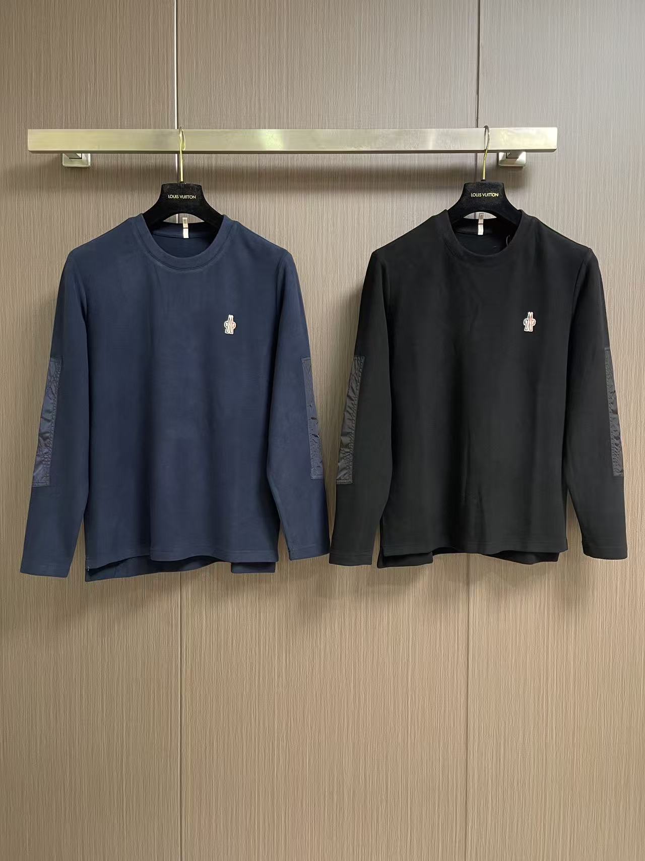 Moncler 2026ss 早秋系列拼接长袖T恤！全新进口珠地双丝光面料 手感舒适透气，立体剪裁上身效果极佳，型男必备