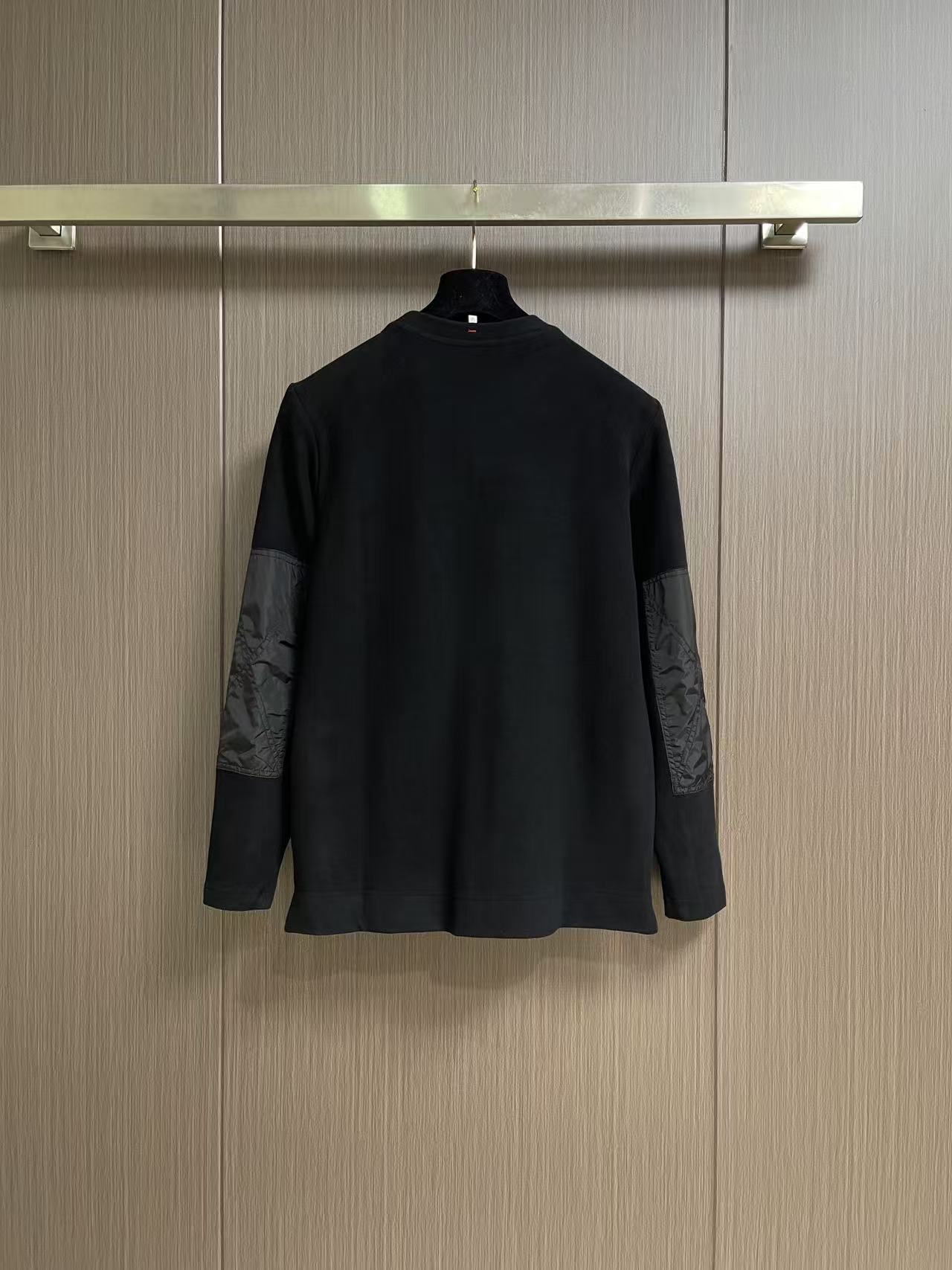 Moncler 2026ss 早秋系列拼接长袖T恤！全新进口珠地双丝光面料 手感舒适透气，立体剪裁上身效果极佳，型男必备