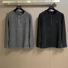 Burberry 棉质圆领短袖t恤,本款Burberry品牌短袖T恤,甄选高品质纯棉面料织造而成,质地柔软细腻、透气亲肤 Burberry 棉质圆领短袖t恤,本款Burberry品牌短袖T恤,甄选高品质纯棉面料织造而成,质地柔软细腻、透气亲肤