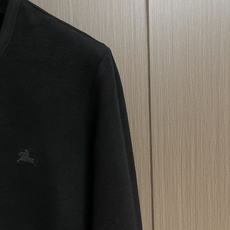 Burberry 棉质圆领短袖t恤,本款Burberry品牌短袖T恤,甄选高品质纯棉面料织造而成,质地柔软细腻、透气亲肤 Burberry 棉质圆领短袖t恤,本款Burberry品牌短袖T恤,甄选高品质纯棉面料织造而成,质地柔软细腻、透气亲肤