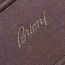 Brioni logo刺绣标识男士短袖T恤,面料采用原版定制光棉,触感柔软细腻,透气性极佳,自然垂感十足 饰有精致的Br Brioni logo刺绣标识男士短袖T恤,面料采用原版定制光棉,触感柔软细腻,透气性极佳,自然垂感十足 饰有精致的Br