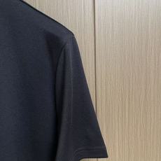 Brioni logo刺绣标识男士短袖T恤,面料采用原版定制光棉,触感柔软细腻,透气性极佳,自然垂感十足 饰有精致的Br Brioni logo刺绣标识男士短袖T恤,面料采用原版定制光棉,触感柔软细腻,透气性极佳,自然垂感十足 饰有精致的Br