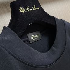 Brioni logo刺绣标识男士短袖T恤,面料采用原版定制光棉,触感柔软细腻,透气性极佳,自然垂感十足 饰有精致的Br Brioni logo刺绣标识男士短袖T恤,面料采用原版定制光棉,触感柔软细腻,透气性极佳,自然垂感十足 饰有精致的Br