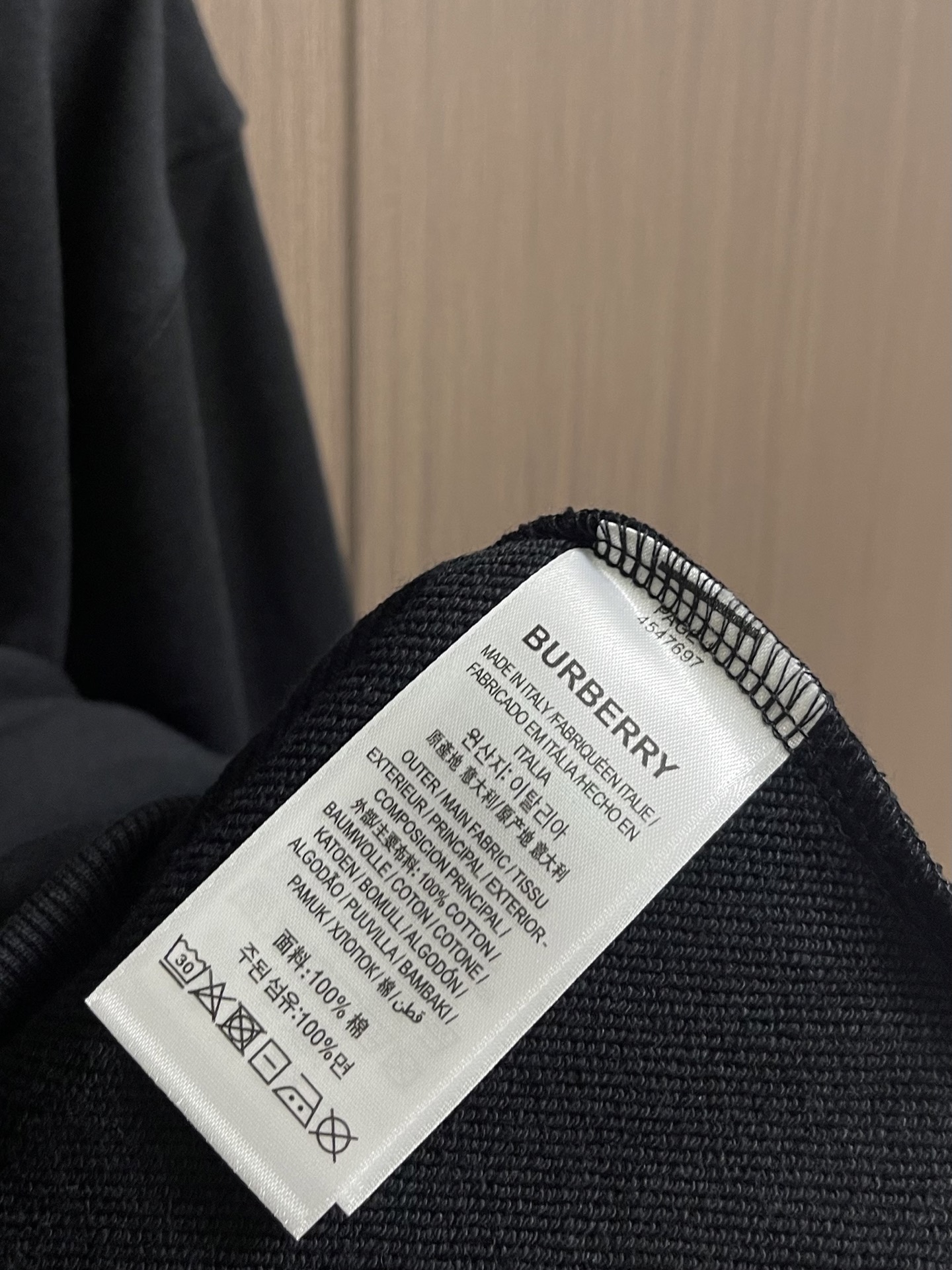 Burberry 战马刺绣半拉链翻领卫衣,采用 430 克纯棉双纱鱼鳞毛圈面料,面部无尘烧毛工艺 底部吸毛 环保活性染, Burberry 战马刺绣半拉链翻领卫衣,采用 430 克纯棉双纱鱼鳞毛圈面料,面部无尘烧毛工艺 底部吸毛 环保活性染,